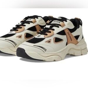 Steve Madden
Steve Madden Clydie/Possession
Chunky Sneaker Womens Size 7